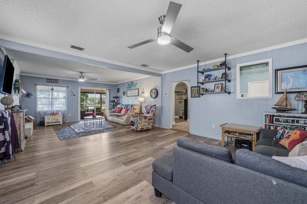 For Sale: $299,000 (3 beds, 1 baths, 1331 Square Feet)