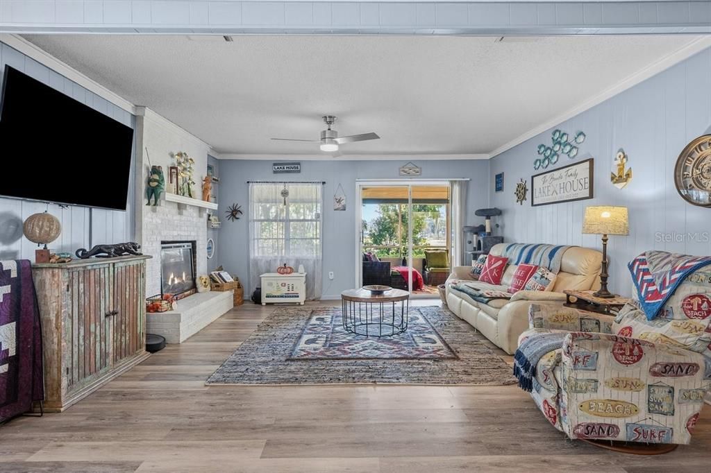 For Sale: $299,000 (3 beds, 1 baths, 1331 Square Feet)