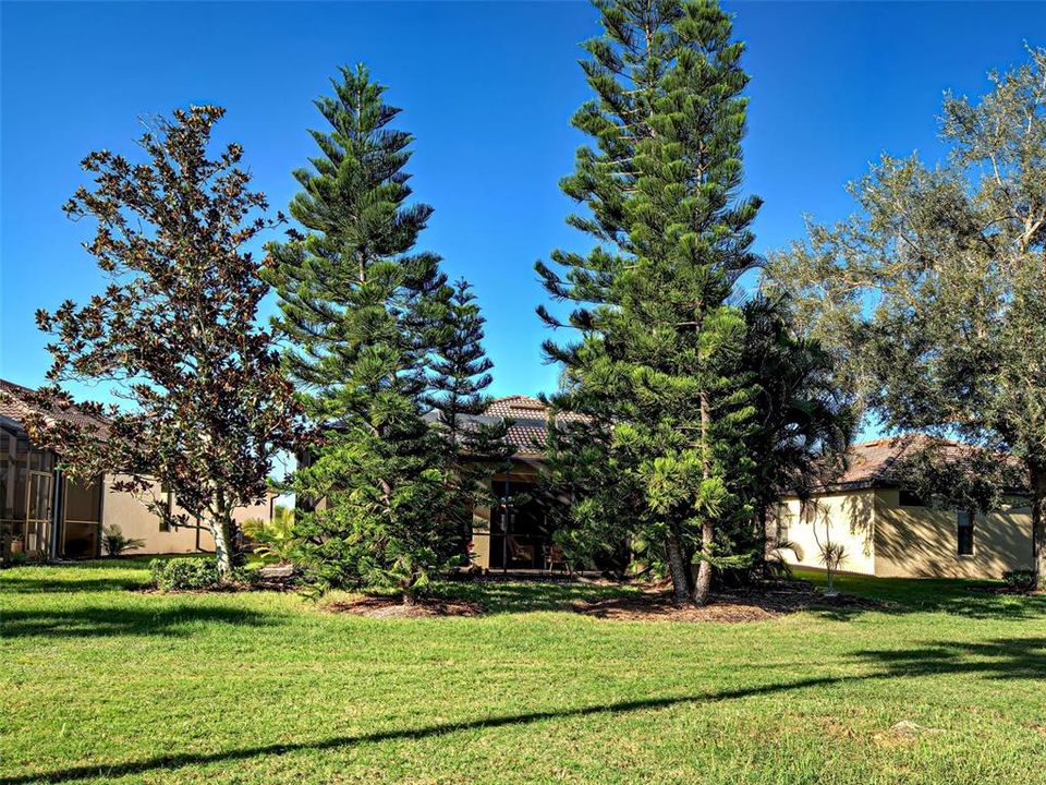 For Sale: $489,000 (2 beds, 2 baths, 1916 Square Feet)