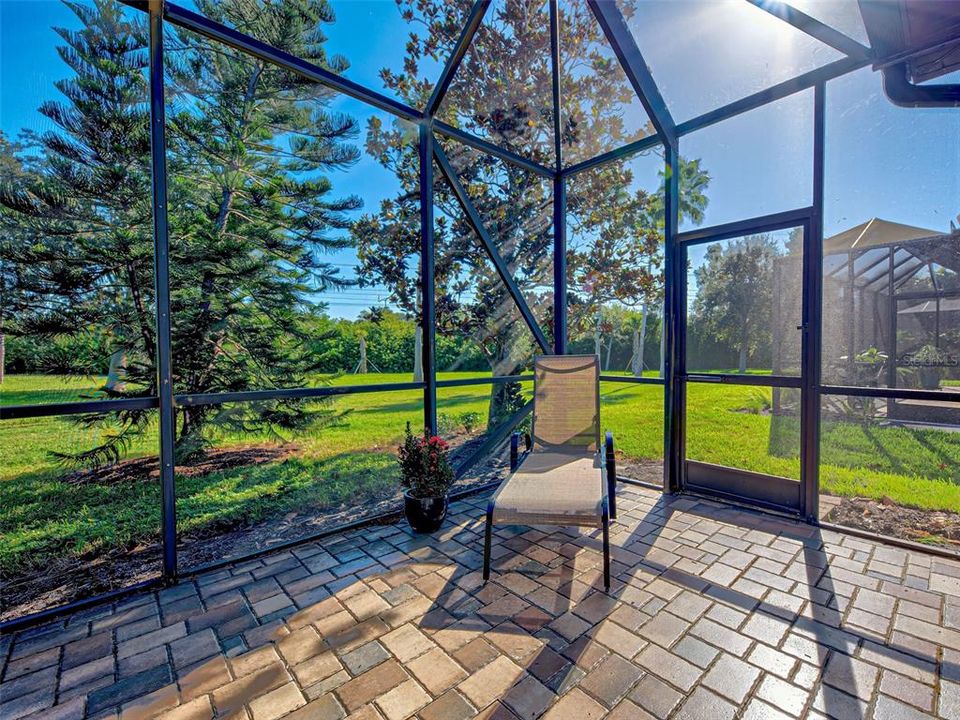 For Sale: $489,000 (2 beds, 2 baths, 1916 Square Feet)