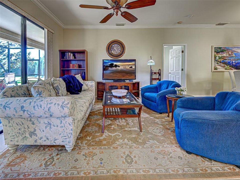 For Sale: $489,000 (2 beds, 2 baths, 1916 Square Feet)