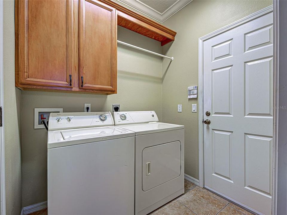 For Sale: $489,000 (2 beds, 2 baths, 1916 Square Feet)