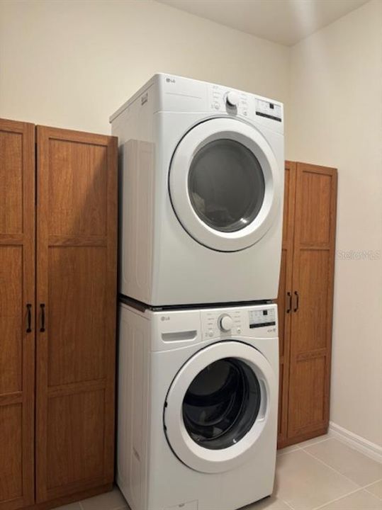 For Sale: $319,990 (4 beds, 2 baths, 2034 Square Feet)