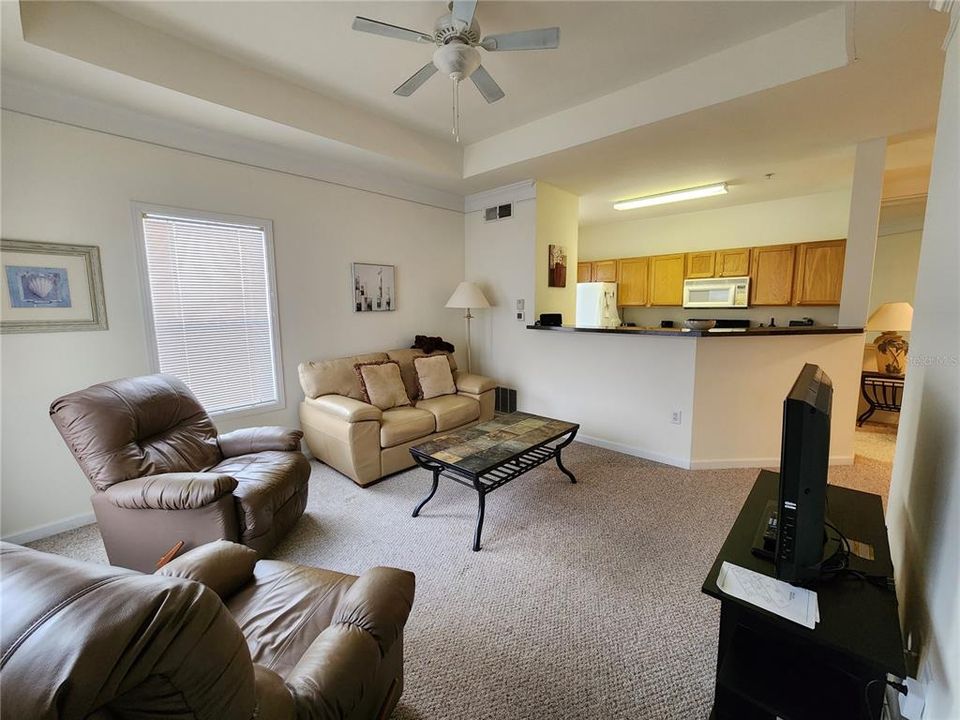 Active With Contract: $159,000 (1 beds, 1 baths, 794 Square Feet)