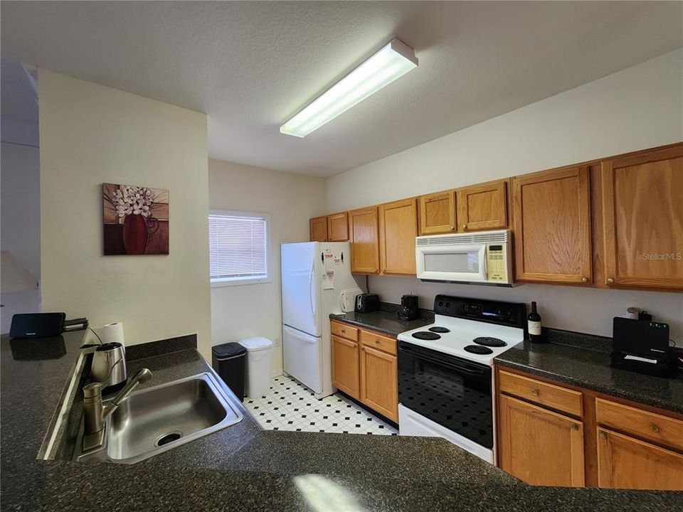 Active With Contract: $159,000 (1 beds, 1 baths, 794 Square Feet)