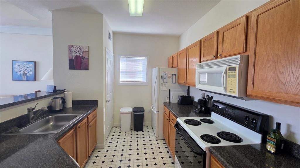 Active With Contract: $159,000 (1 beds, 1 baths, 794 Square Feet)