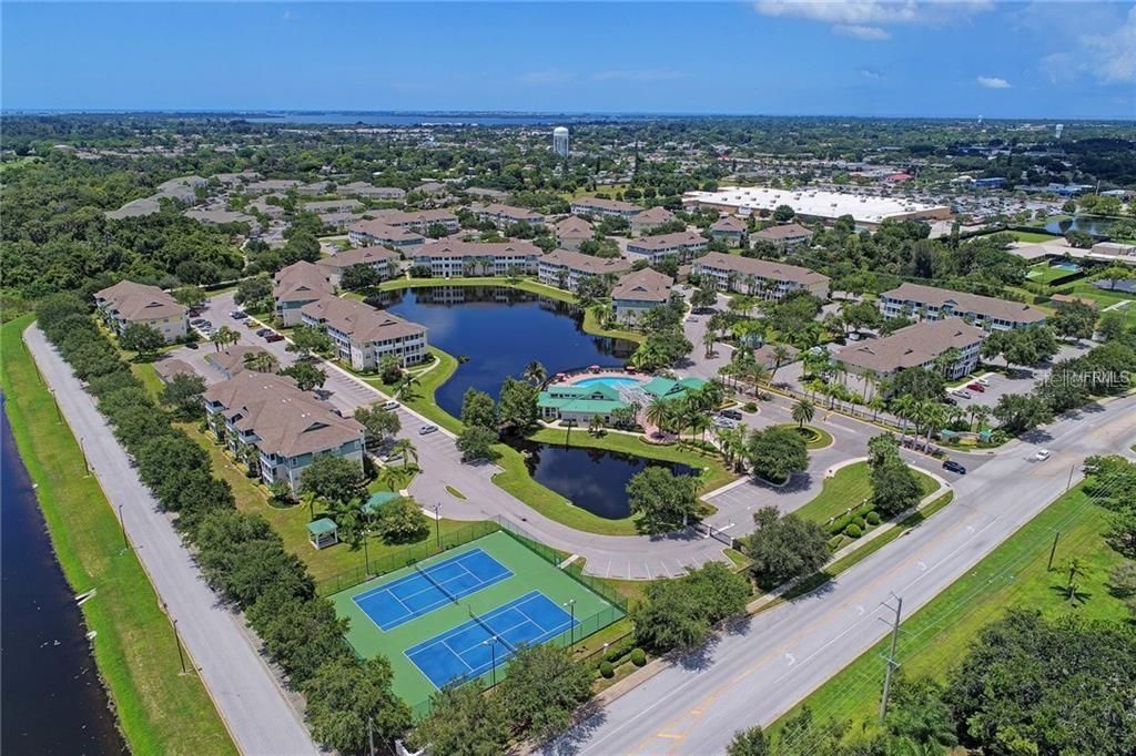 Active With Contract: $159,000 (1 beds, 1 baths, 794 Square Feet)