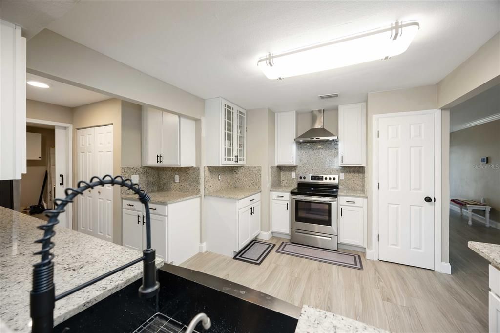 For Sale: $319,900 (3 beds, 2 baths, 1720 Square Feet)