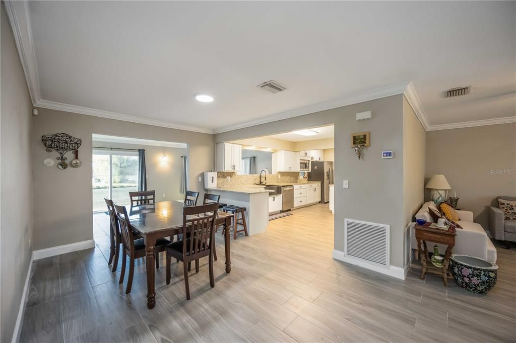 For Sale: $319,900 (3 beds, 2 baths, 1720 Square Feet)