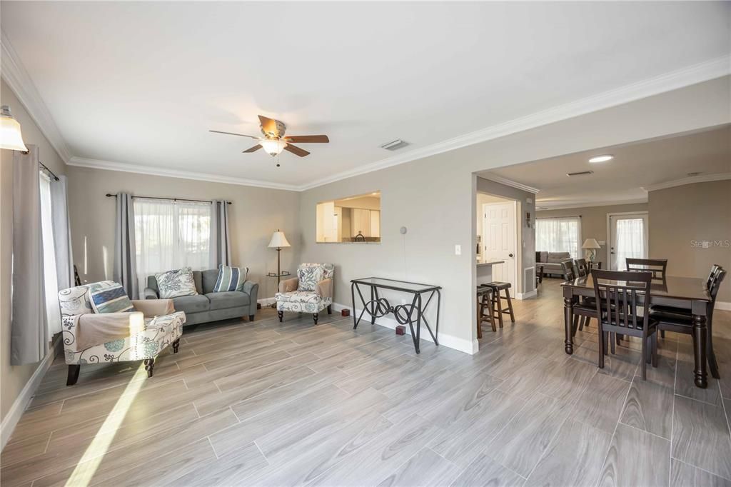 For Sale: $319,900 (3 beds, 2 baths, 1720 Square Feet)