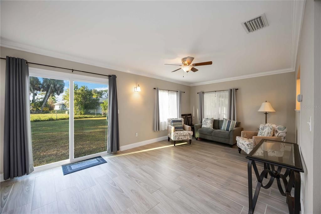 For Sale: $319,900 (3 beds, 2 baths, 1720 Square Feet)