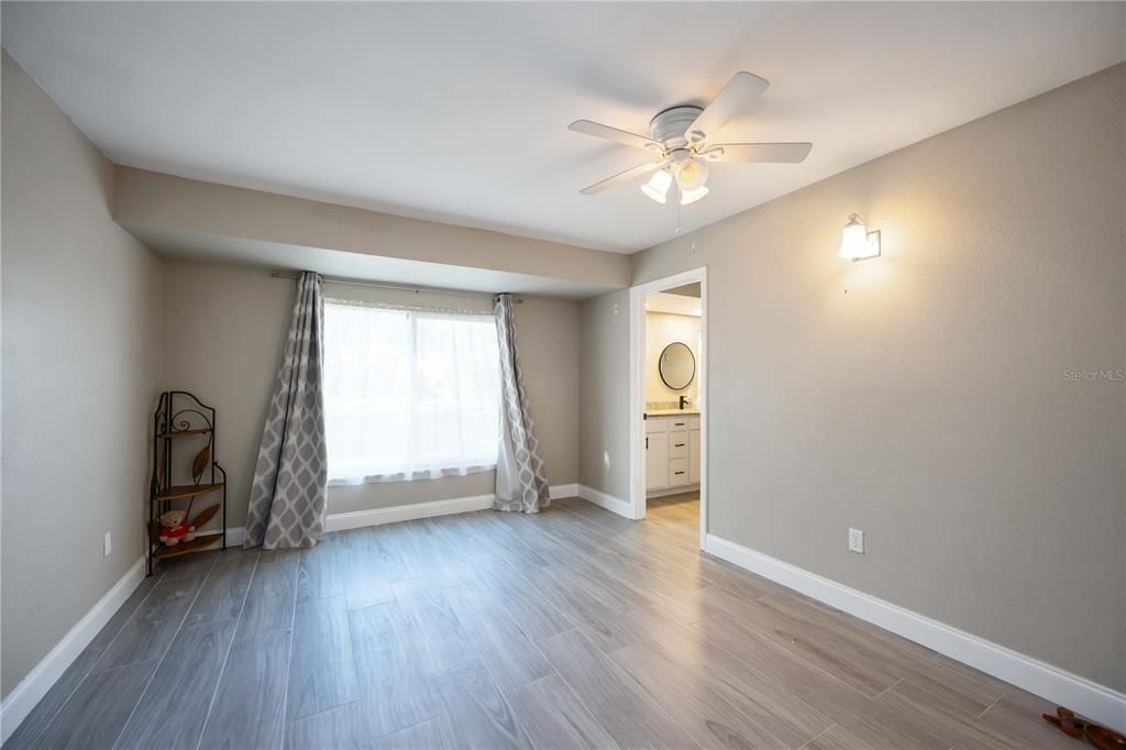 For Sale: $319,900 (3 beds, 2 baths, 1720 Square Feet)