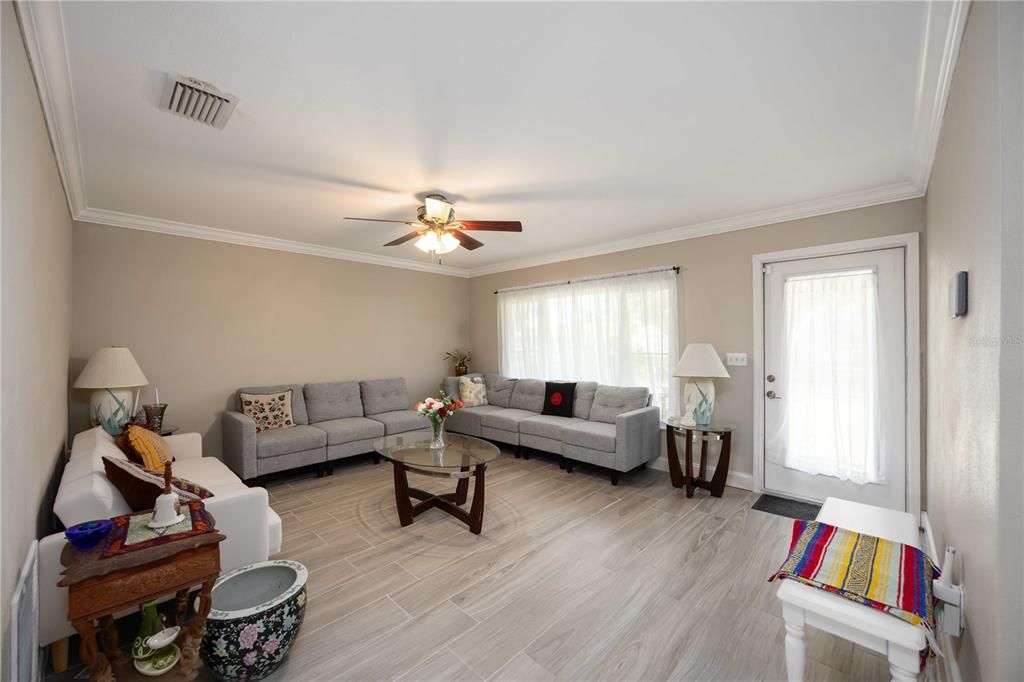 For Sale: $319,900 (3 beds, 2 baths, 1720 Square Feet)