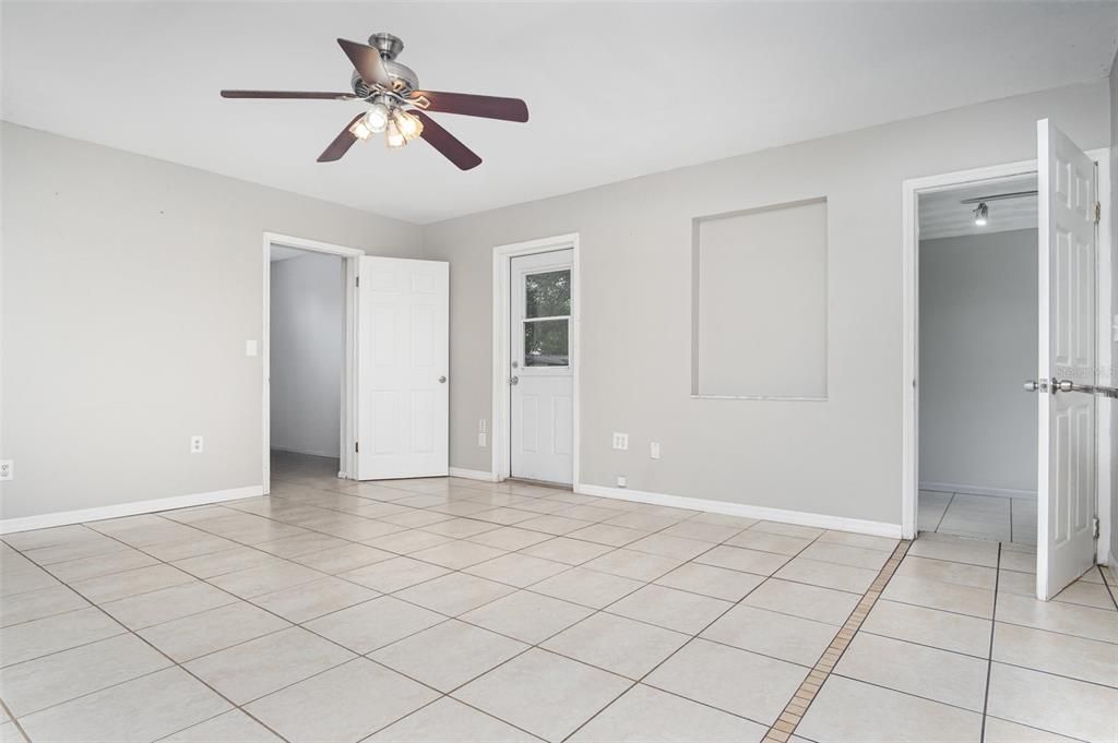 Active With Contract: $215,000 (2 beds, 1 baths, 868 Square Feet)