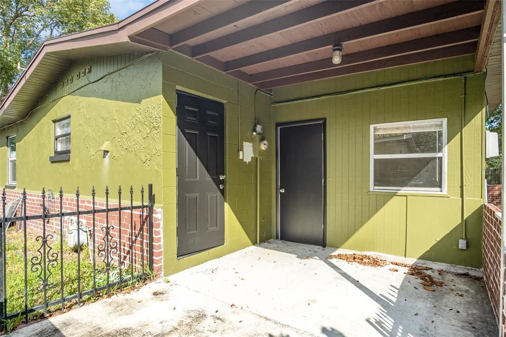 Active With Contract: $215,000 (2 beds, 1 baths, 868 Square Feet)