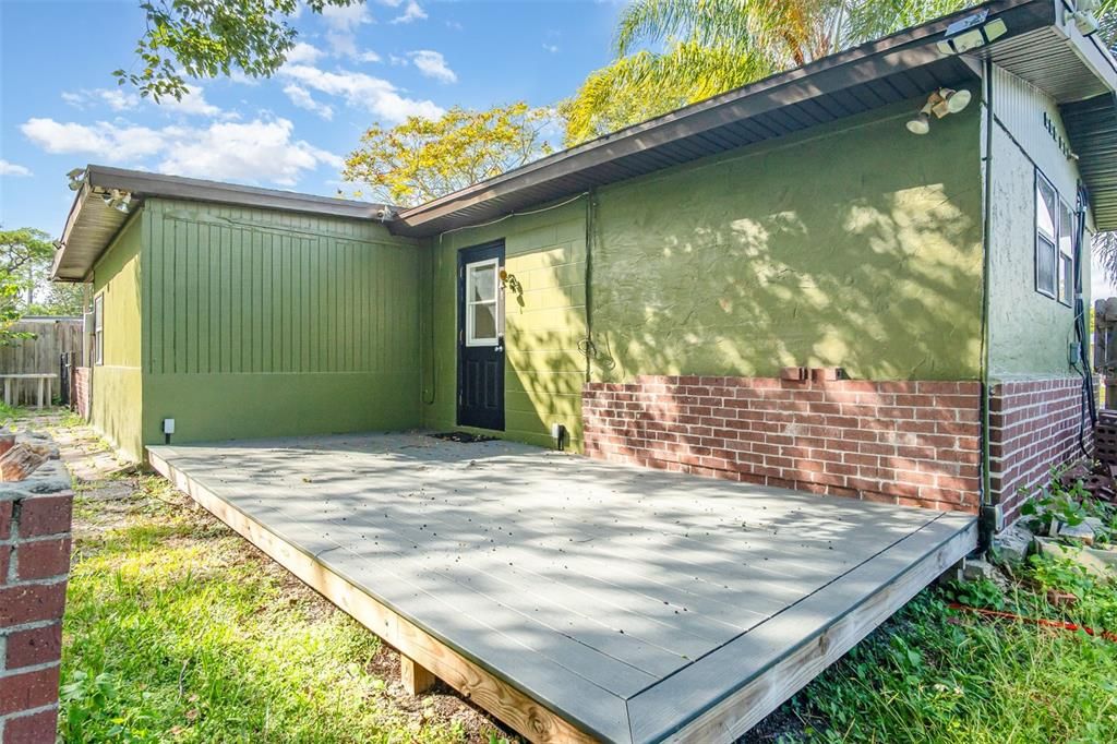 Active With Contract: $215,000 (2 beds, 1 baths, 868 Square Feet)