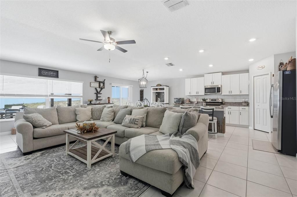 For Sale: $375,000 (4 beds, 2 baths, 1959 Square Feet)