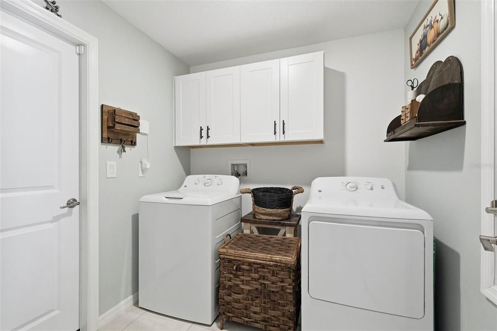 For Sale: $375,000 (4 beds, 2 baths, 1959 Square Feet)