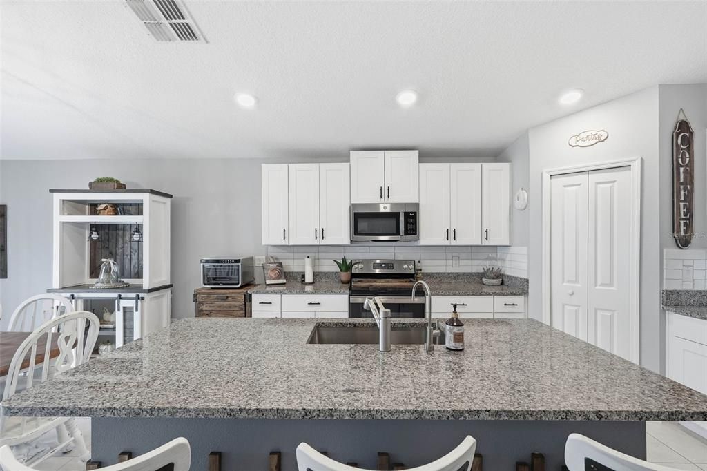 For Sale: $375,000 (4 beds, 2 baths, 1959 Square Feet)