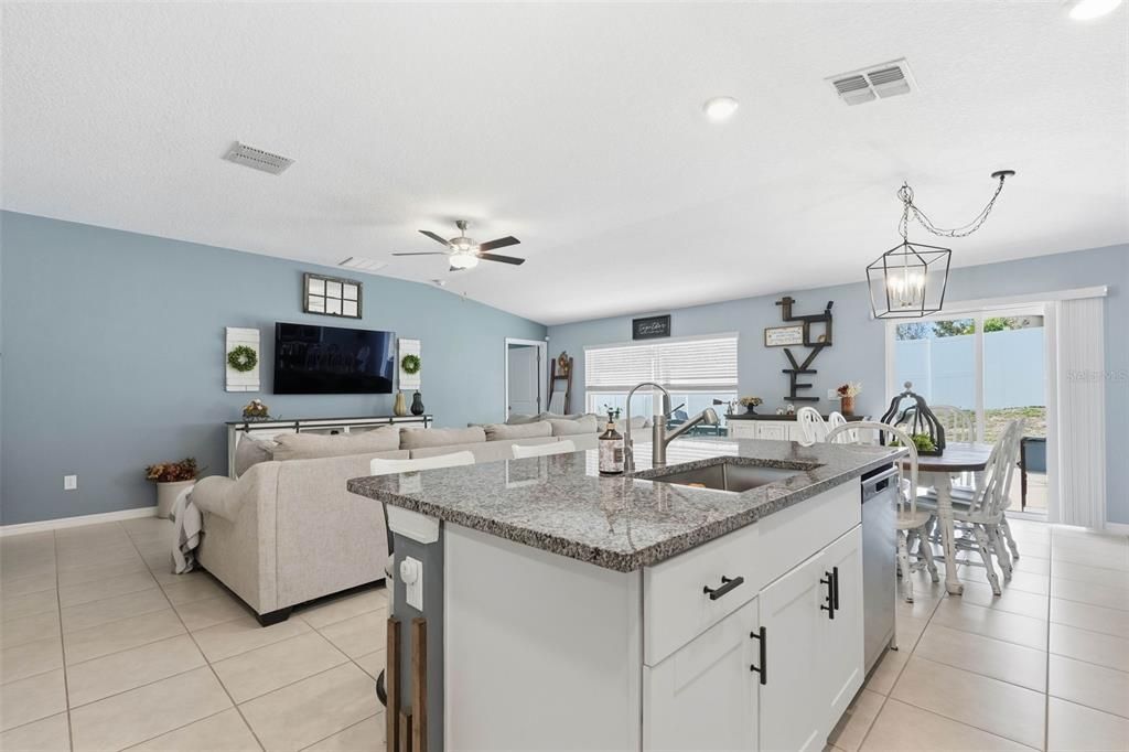 For Sale: $375,000 (4 beds, 2 baths, 1959 Square Feet)