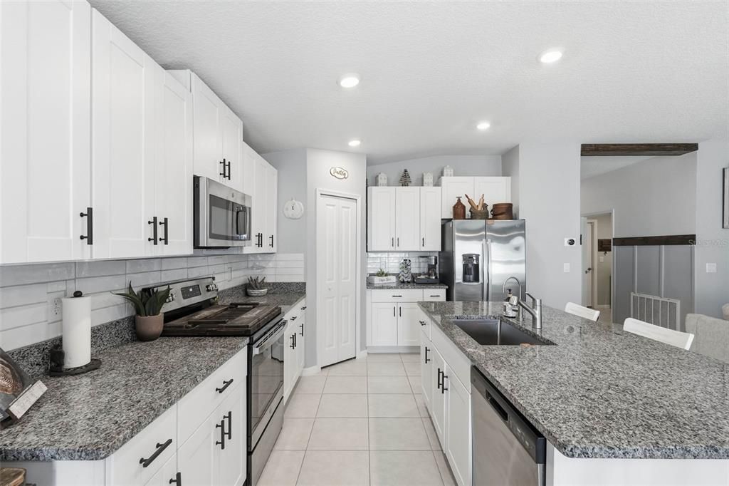 For Sale: $375,000 (4 beds, 2 baths, 1959 Square Feet)