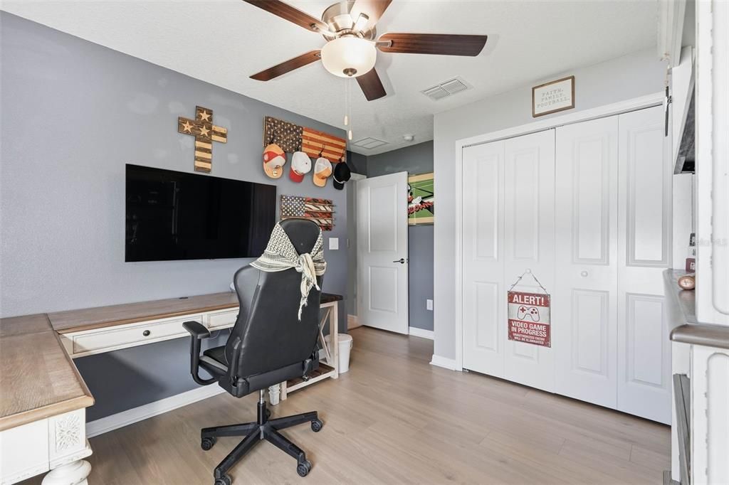 For Sale: $375,000 (4 beds, 2 baths, 1959 Square Feet)