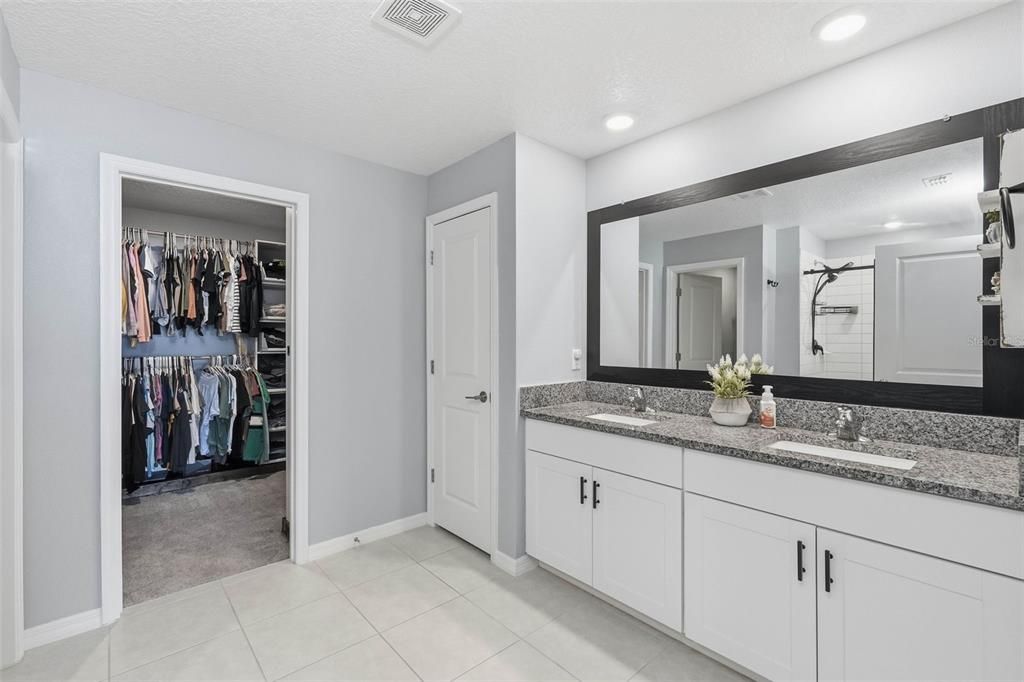 For Sale: $375,000 (4 beds, 2 baths, 1959 Square Feet)