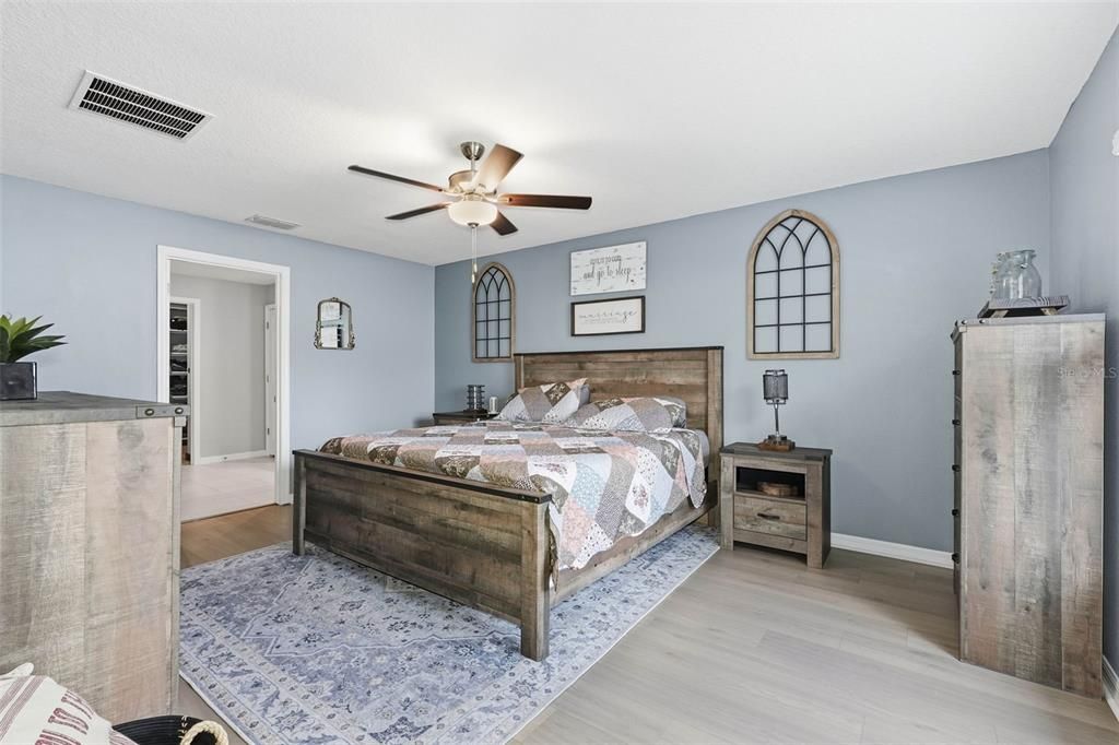 For Sale: $375,000 (4 beds, 2 baths, 1959 Square Feet)