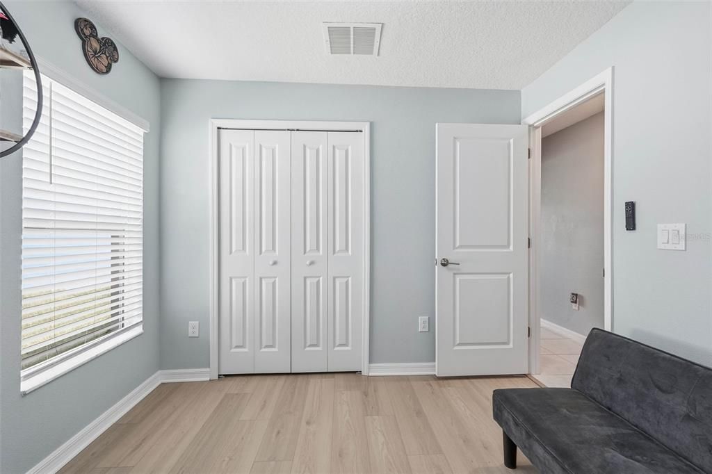 For Sale: $375,000 (4 beds, 2 baths, 1959 Square Feet)