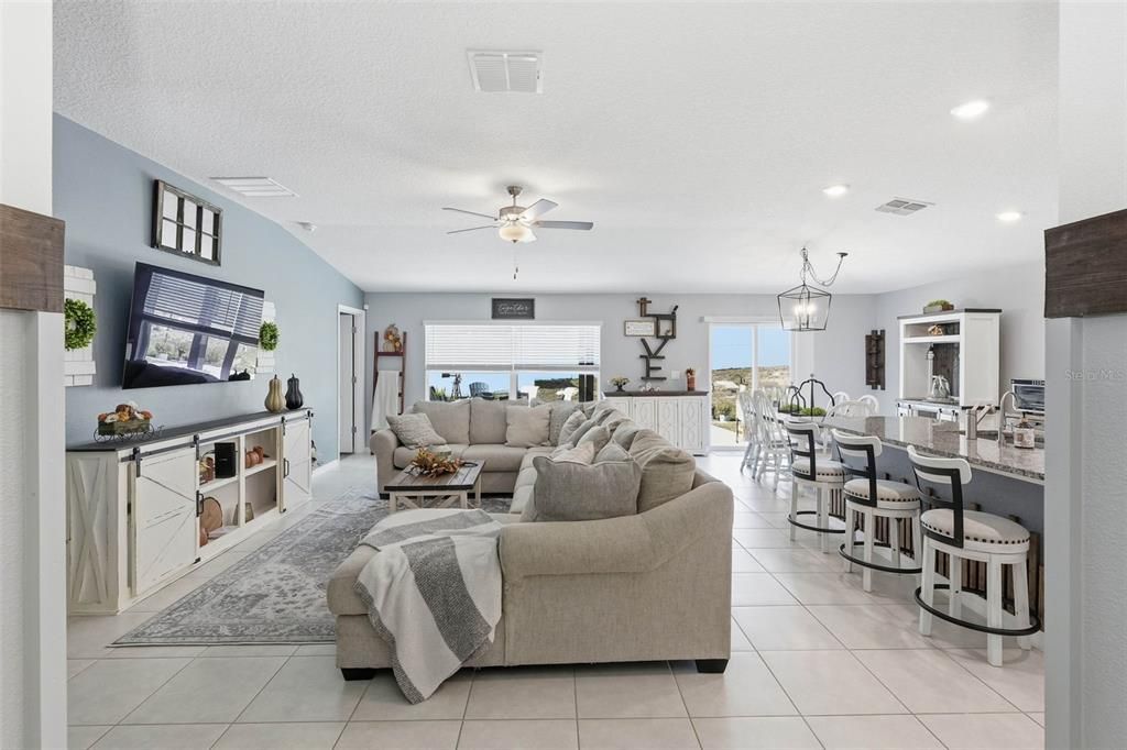 For Sale: $375,000 (4 beds, 2 baths, 1959 Square Feet)