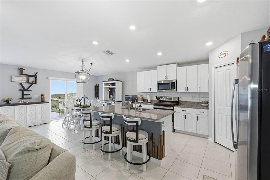 For Sale: $375,000 (4 beds, 2 baths, 1959 Square Feet)