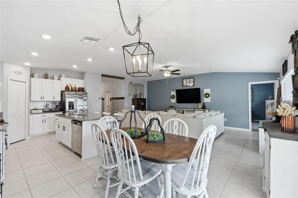 For Sale: $375,000 (4 beds, 2 baths, 1959 Square Feet)