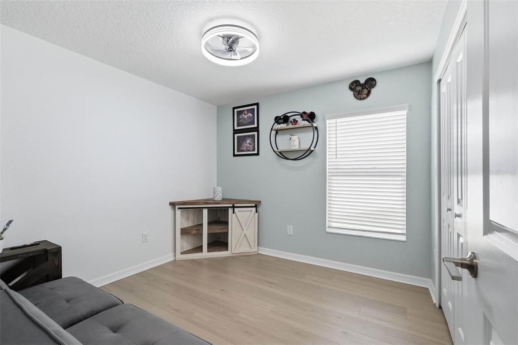 For Sale: $375,000 (4 beds, 2 baths, 1959 Square Feet)