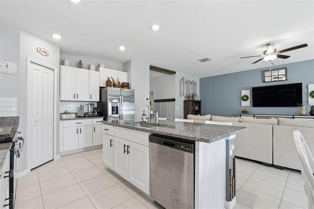 For Sale: $375,000 (4 beds, 2 baths, 1959 Square Feet)