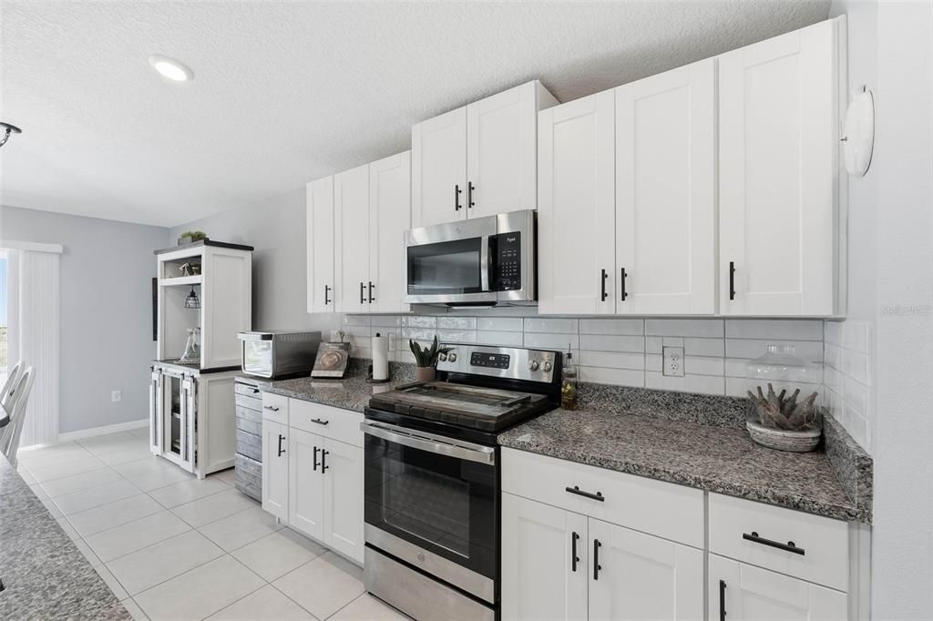 For Sale: $375,000 (4 beds, 2 baths, 1959 Square Feet)