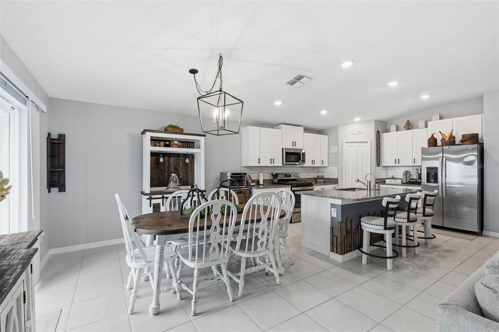 For Sale: $375,000 (4 beds, 2 baths, 1959 Square Feet)