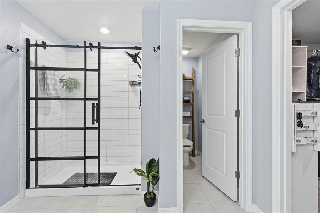 For Sale: $375,000 (4 beds, 2 baths, 1959 Square Feet)