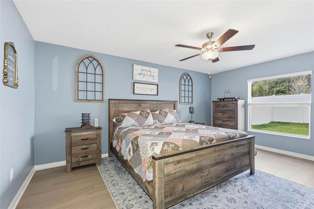 For Sale: $375,000 (4 beds, 2 baths, 1959 Square Feet)