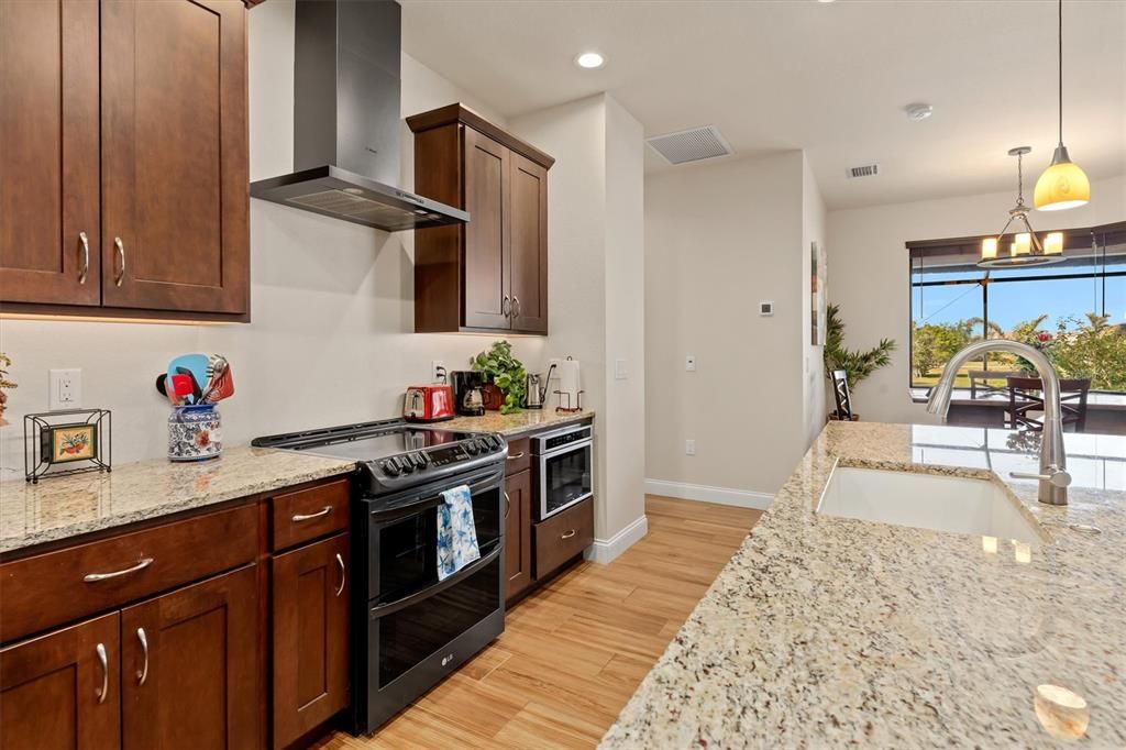 For Sale: $775,000 (3 beds, 3 baths, 2302 Square Feet)