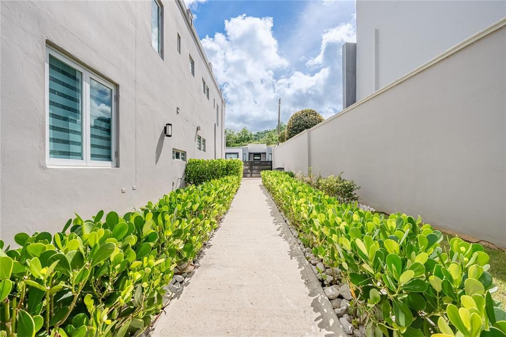 待售: $975,000 (4 贝兹, 4 浴室, 0 平方英尺)