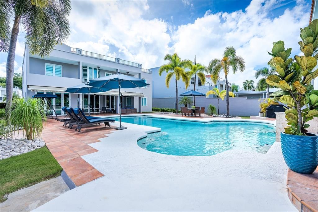 待售: $975,000 (4 贝兹, 4 浴室, 0 平方英尺)