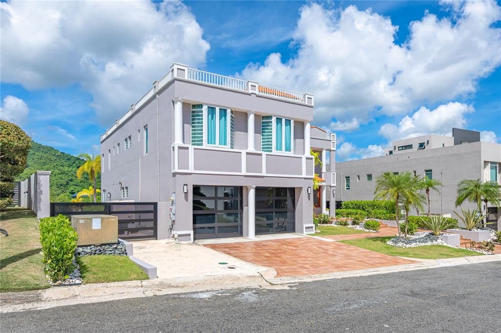 待售: $975,000 (4 贝兹, 4 浴室, 0 平方英尺)