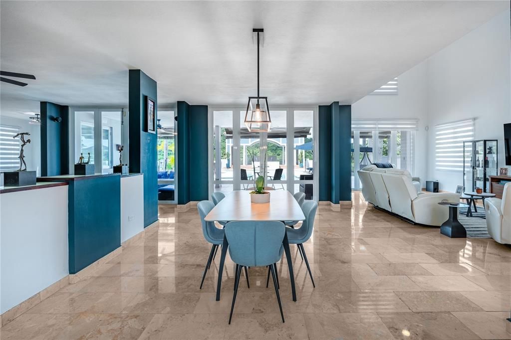 待售: $975,000 (4 贝兹, 4 浴室, 0 平方英尺)