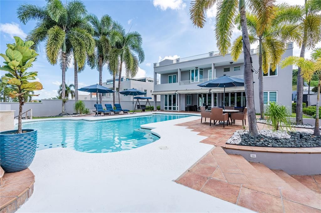 待售: $975,000 (4 贝兹, 4 浴室, 0 平方英尺)