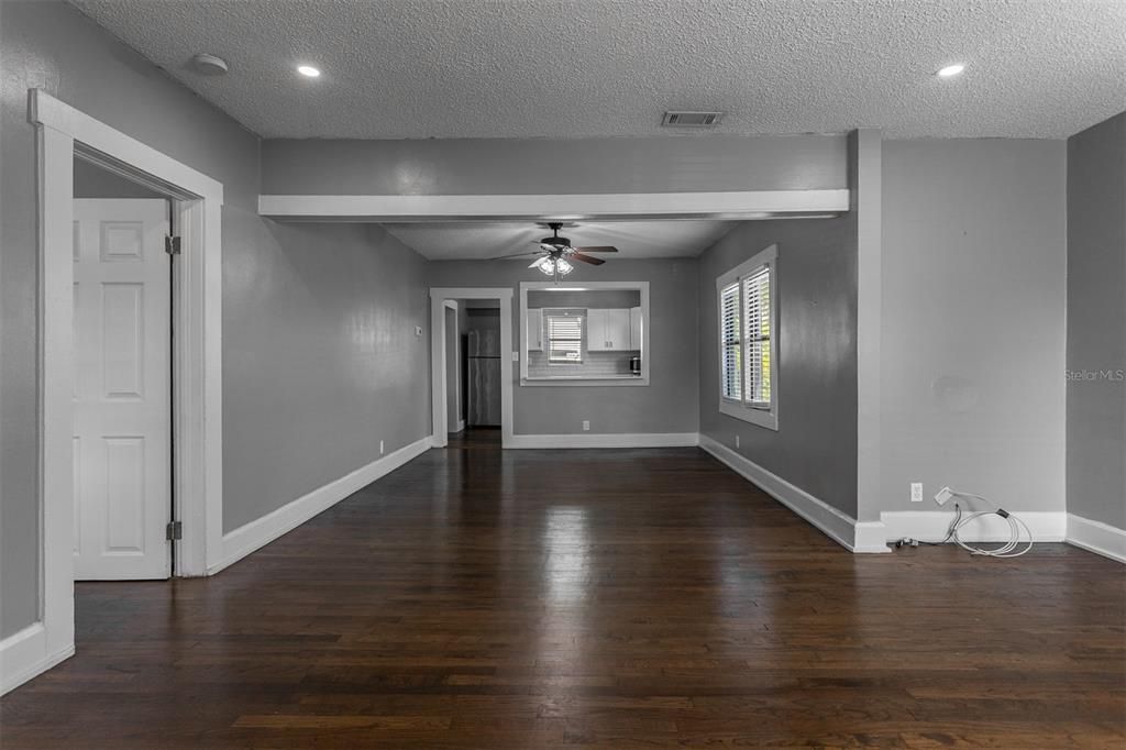 For Rent: $2,750 (3 beds, 1 baths, 1100 Square Feet)