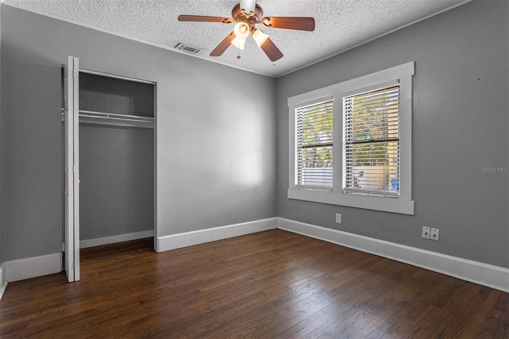 For Rent: $2,750 (3 beds, 1 baths, 1100 Square Feet)