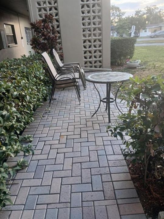 待售: $95,500 (1 贝兹, 1 浴室, 917 平方英尺)