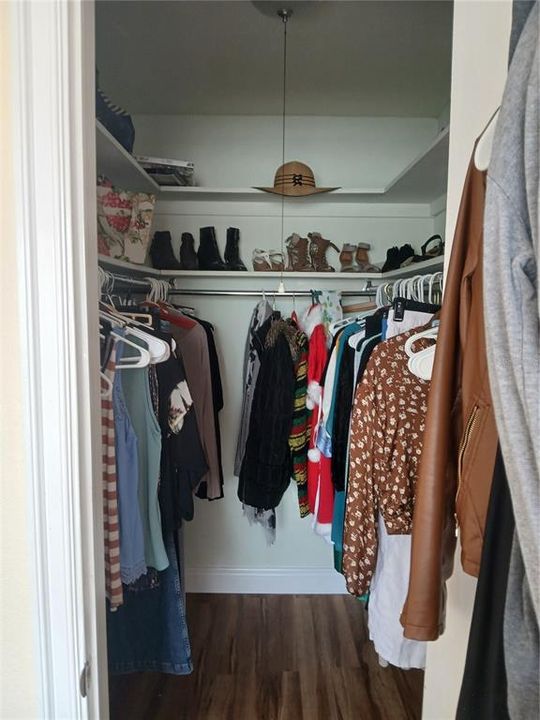 待售: $95,500 (1 贝兹, 1 浴室, 917 平方英尺)