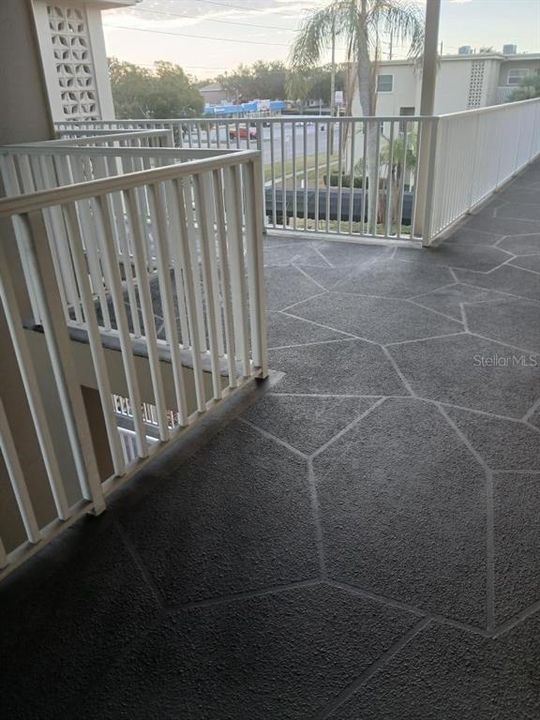 待售: $95,500 (1 贝兹, 1 浴室, 917 平方英尺)