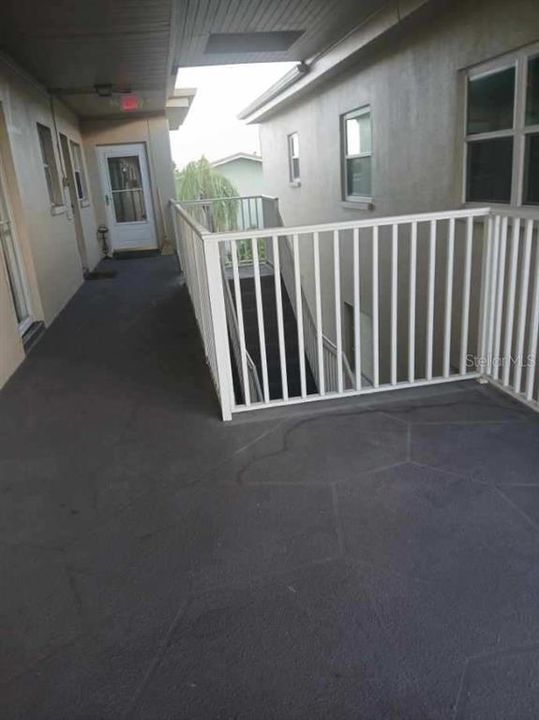 待售: $95,500 (1 贝兹, 1 浴室, 917 平方英尺)